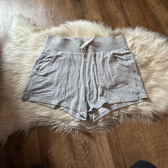 ATHLETA Bliss Short In Light Gray - Picture 4 of 6